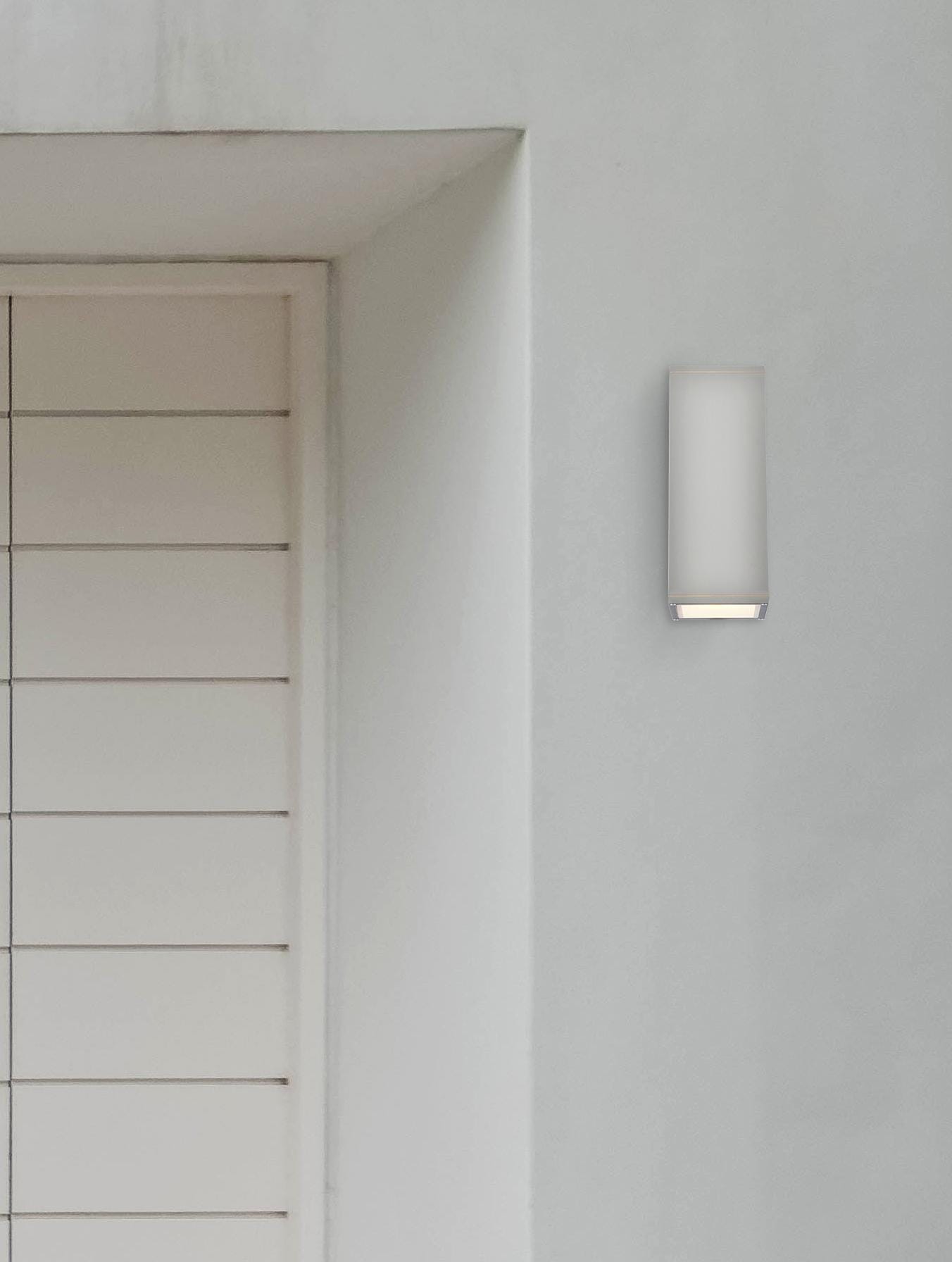 Raine Outdoor Wall in Silver