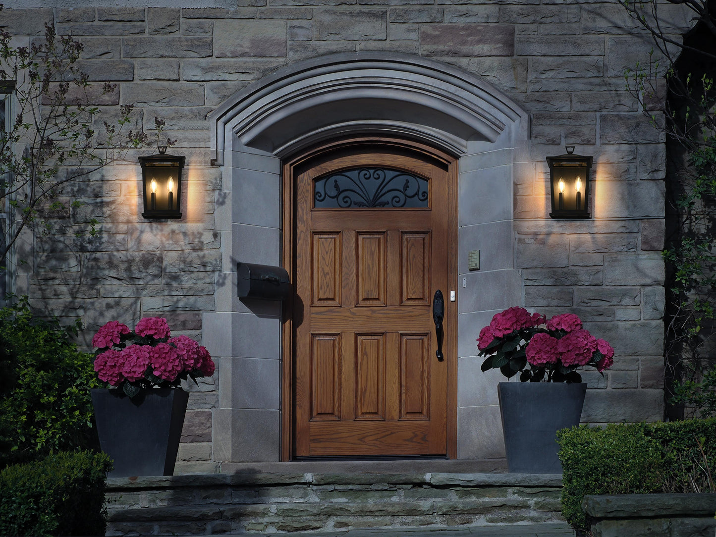 Richmond 8.5 Inch Outdoor Wall Sconce in Black