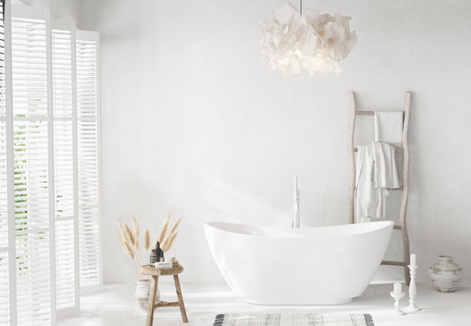 62 inch Soaking Bathtub in Glossy White with Polished White Trim