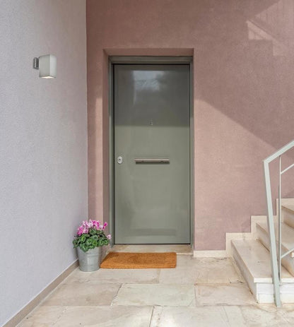 Raine Outdoor Wall in silver