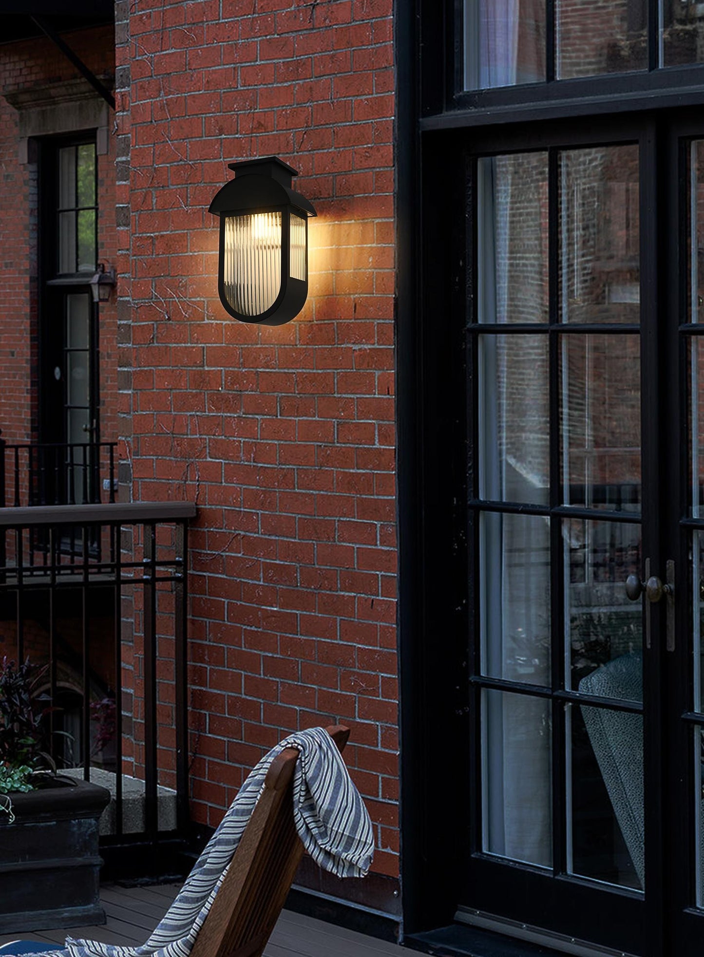 Albert 10 inch Outdoor Wall sconce in Black