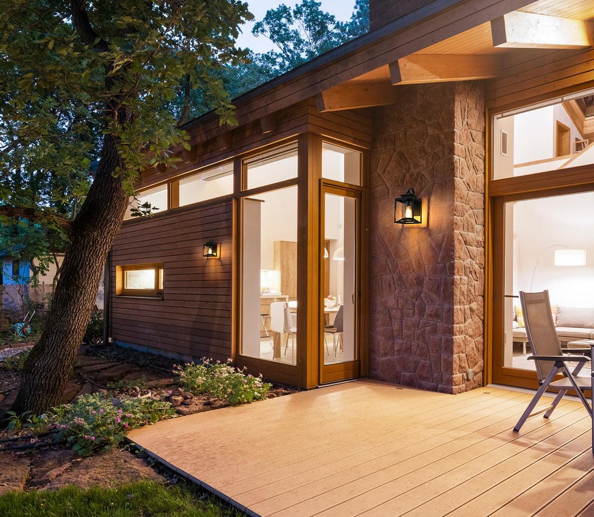 Witte 7 Inch Outdoor Wall Sconce in Black