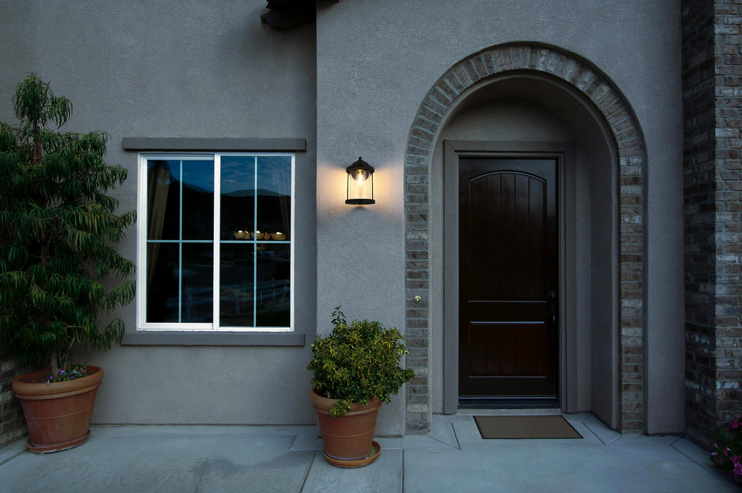 Roy 7 inch Outdoor Wall Sconce in Black