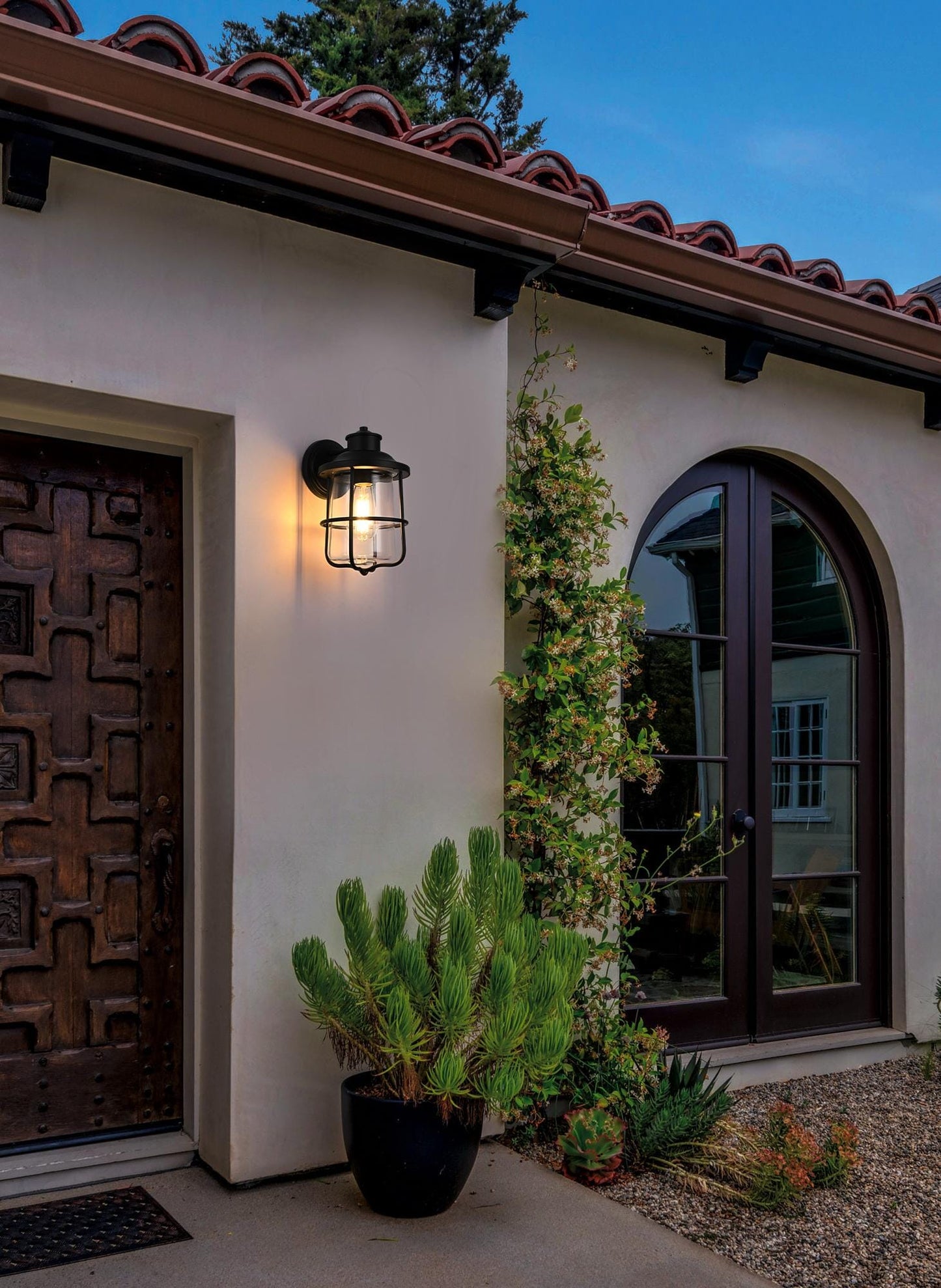 Huxley 7 inch Outdoor Wall sconce in Black