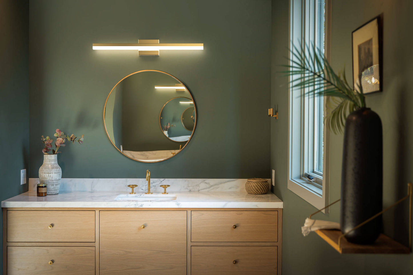 32 Inch CCT LED Linear Vanity Light