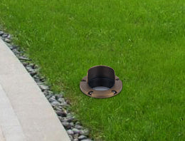 Cast brass well light with integrated canopy