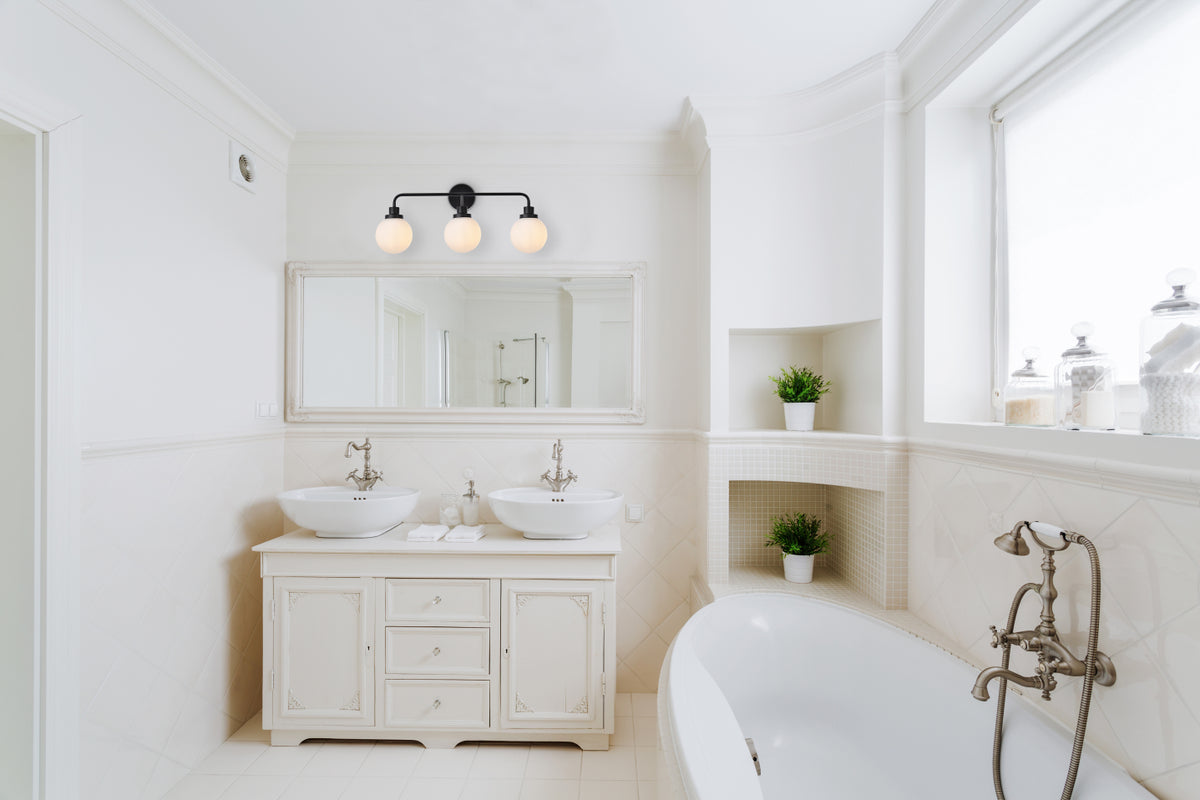 Hanson 3 lights bath sconce in black with frosted shade