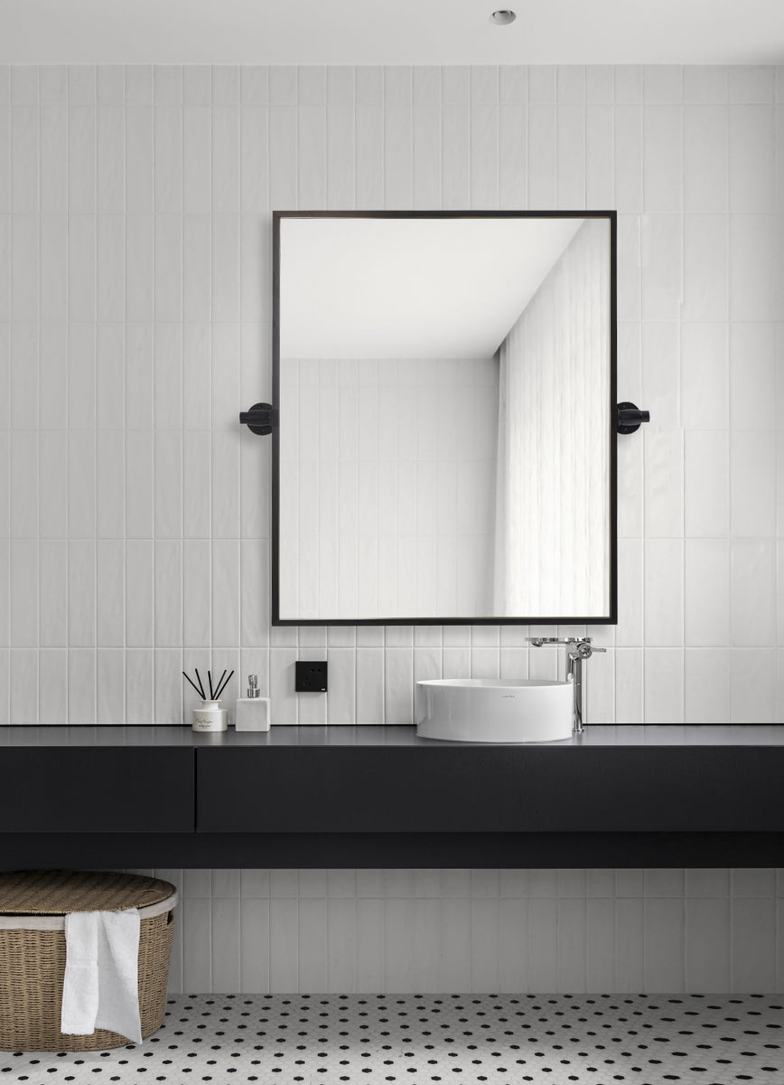 Rectangle pivot mirror 24x20 inch in black