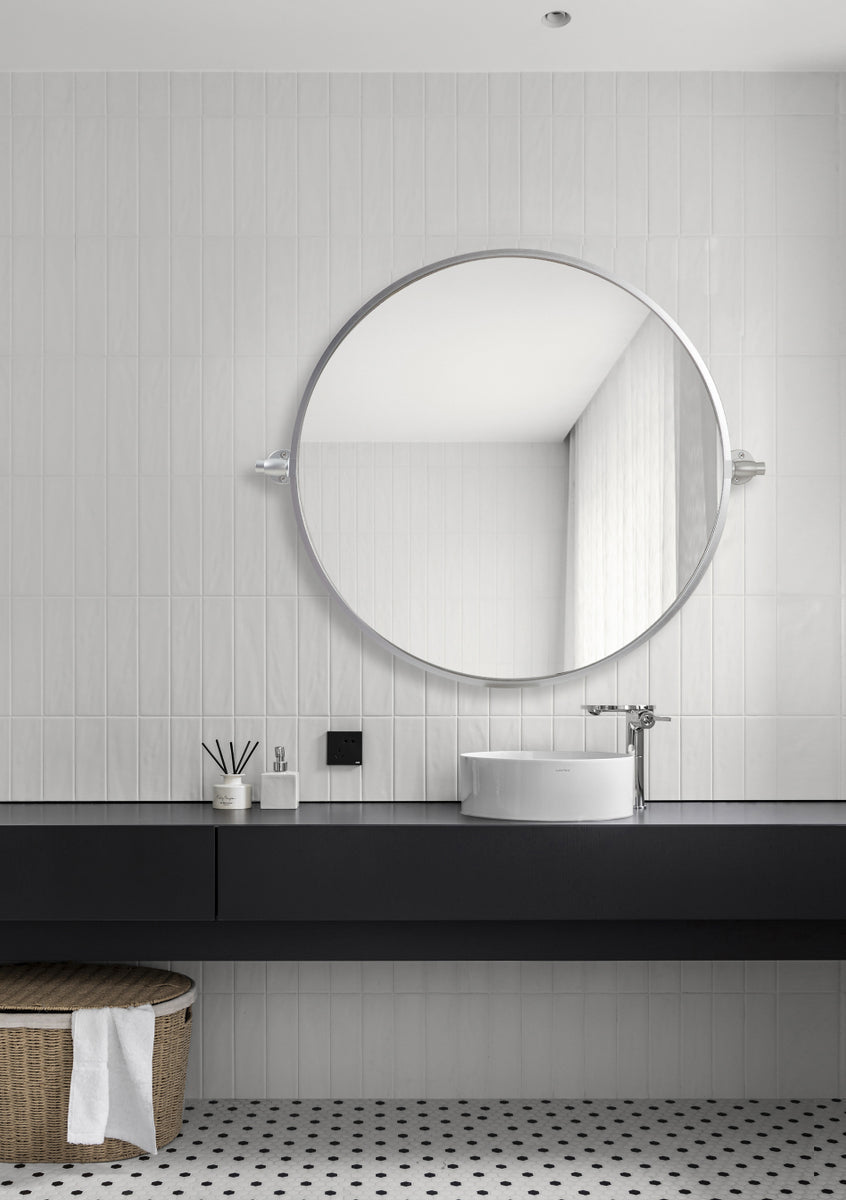 Round pivot mirror 24 inch in silver