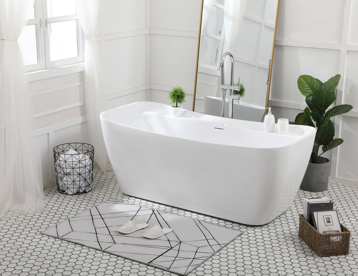 67 inch soaking bathtub in glossy white
